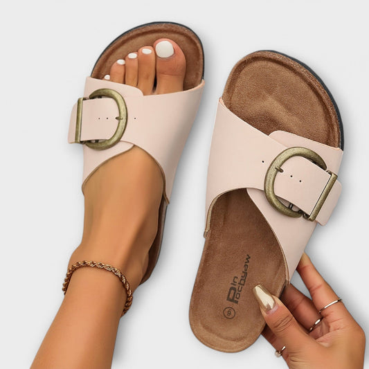NOLIA | Komfort-Sandale mit Statement-Schnalle